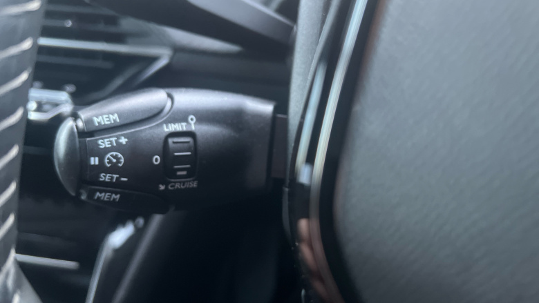 Peugeot 208 1.2 PureTech 100 Allure Premium + 5dr Petrol Hatchback